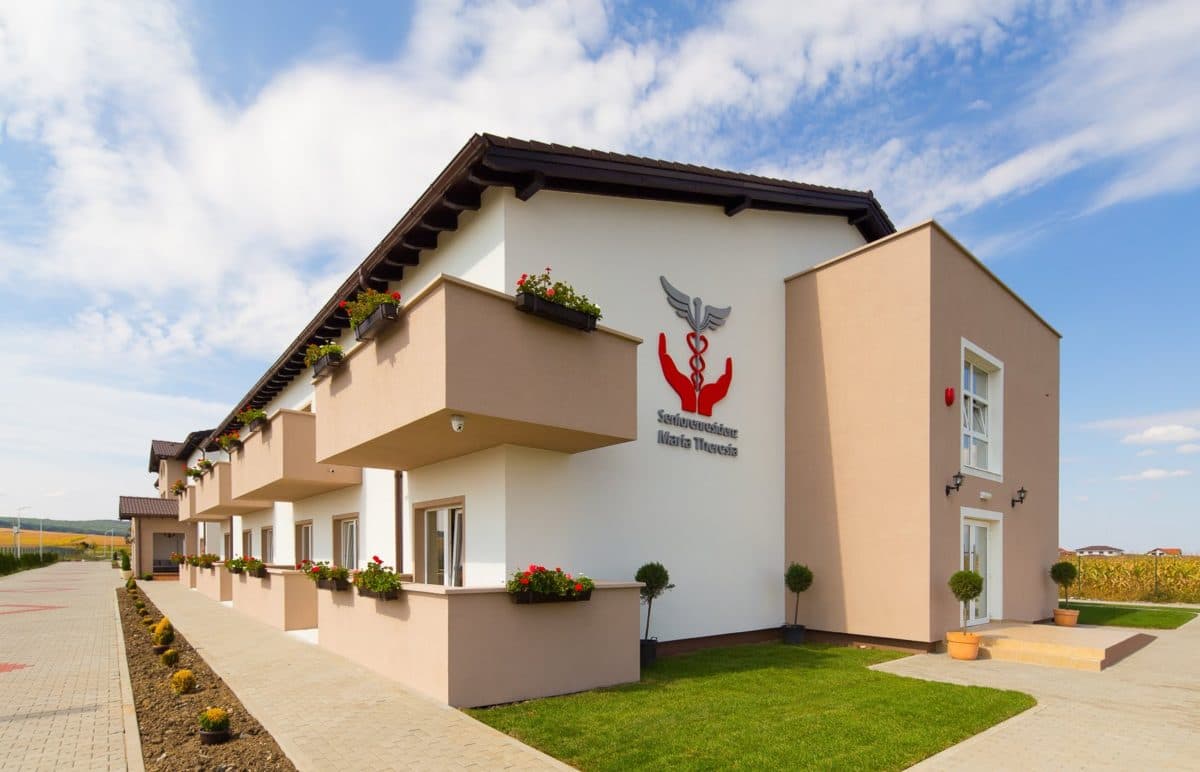 Maria Theresia - clădirea principală cu logo, Sura Mica